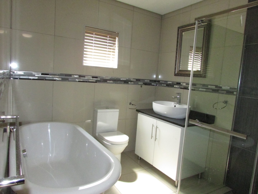 To Let 3 Bedroom Property for Rent in Heuwelsig Free State